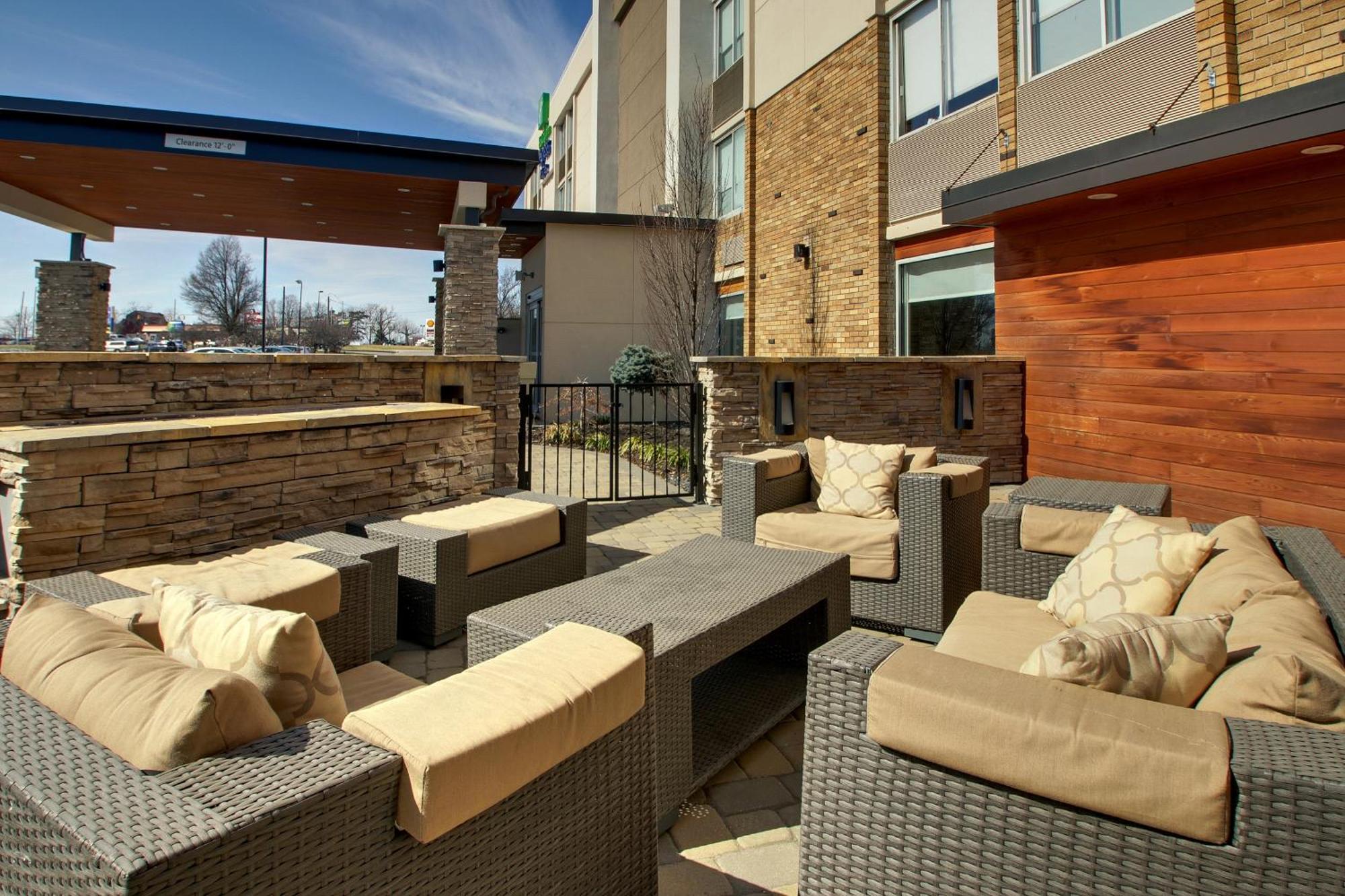 Holiday Inn Express & Suites Wapakoneta By Ihg Exterior foto